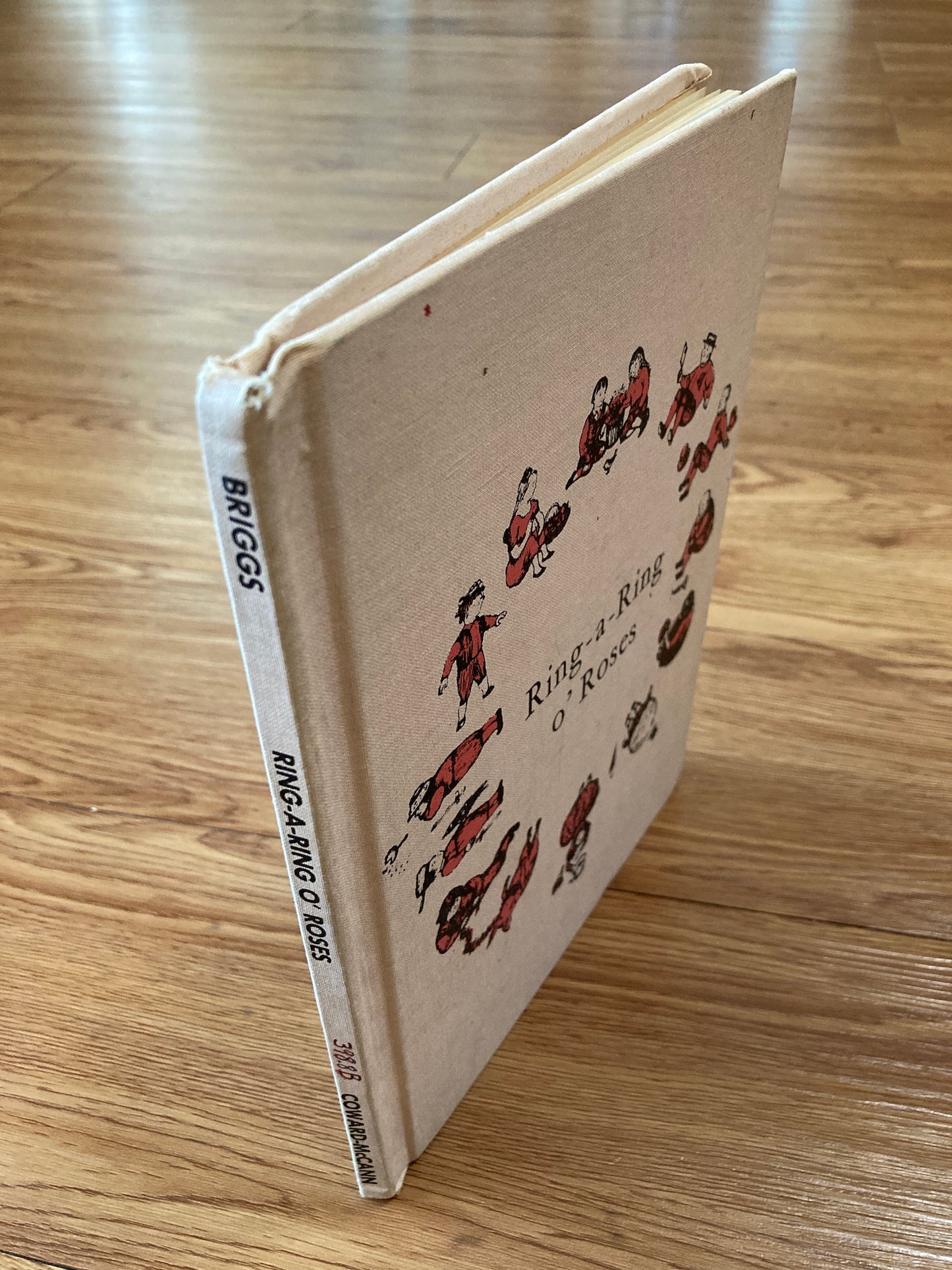 Ring-a-Ring O'Roses, Raymond Briggs