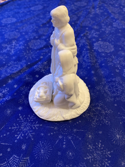 Vintage Nativity Statue, Porcelain, 4 inches